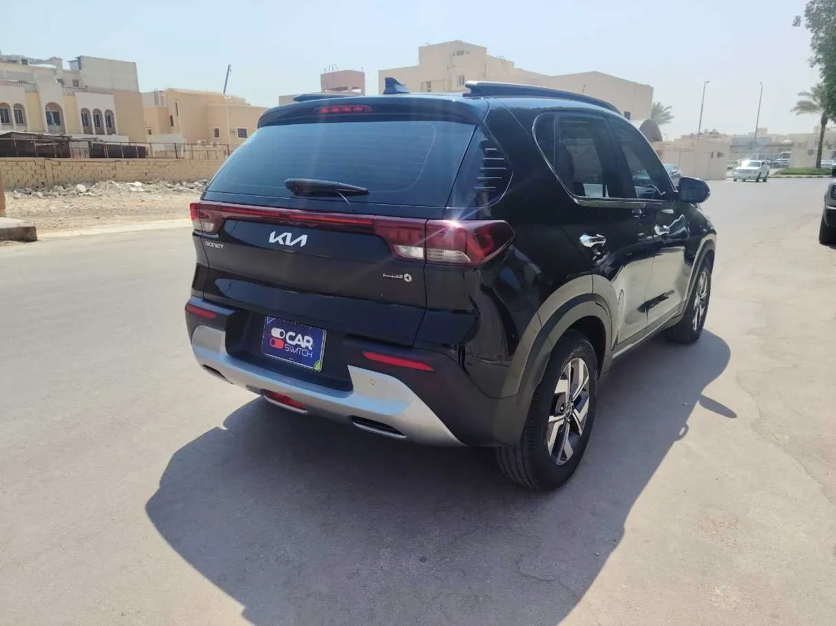Car image 5