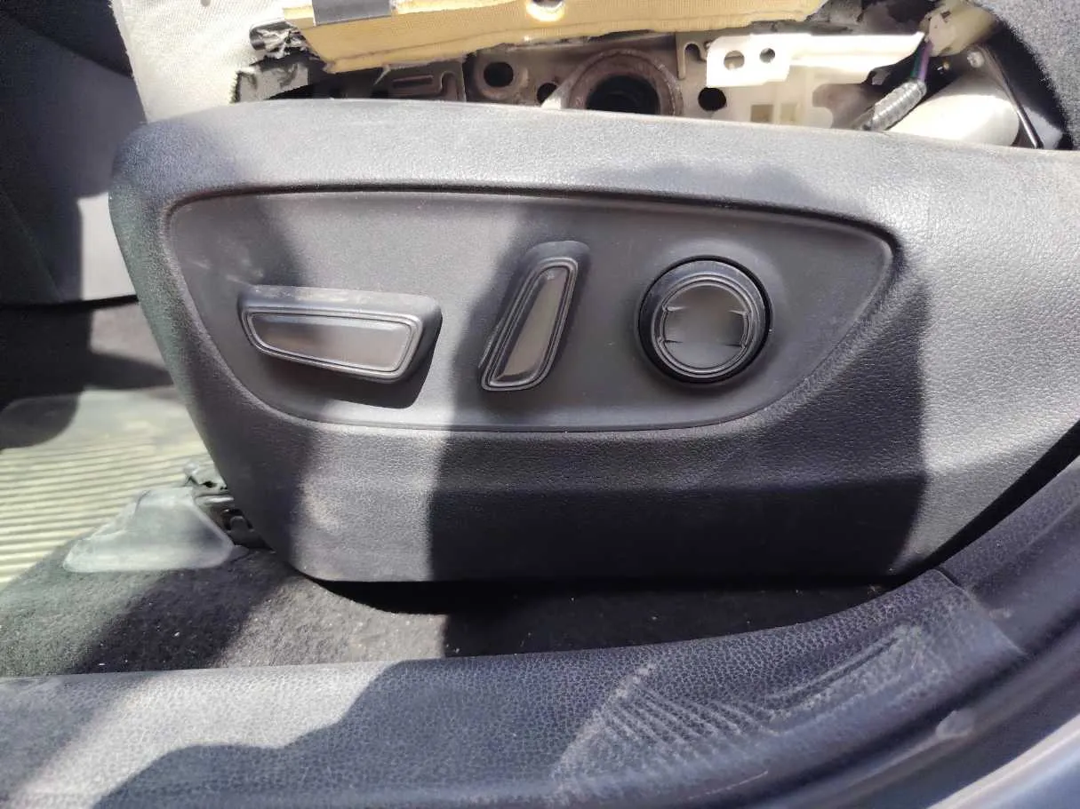 Car image 27