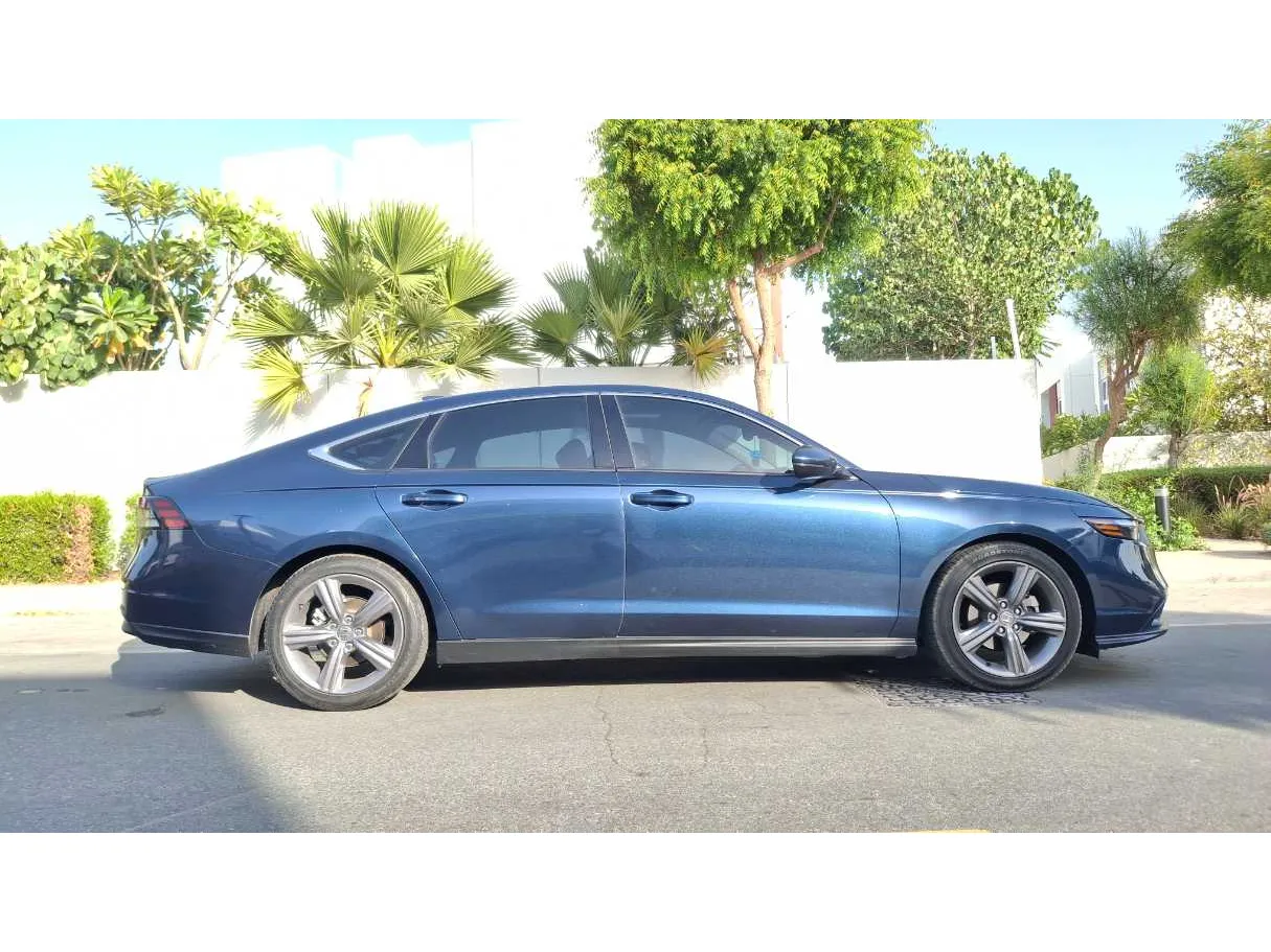 Car image 8