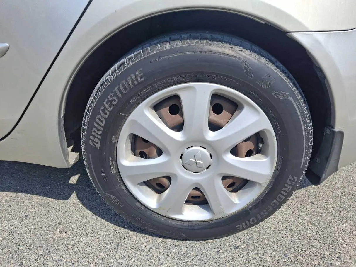 Car image 10