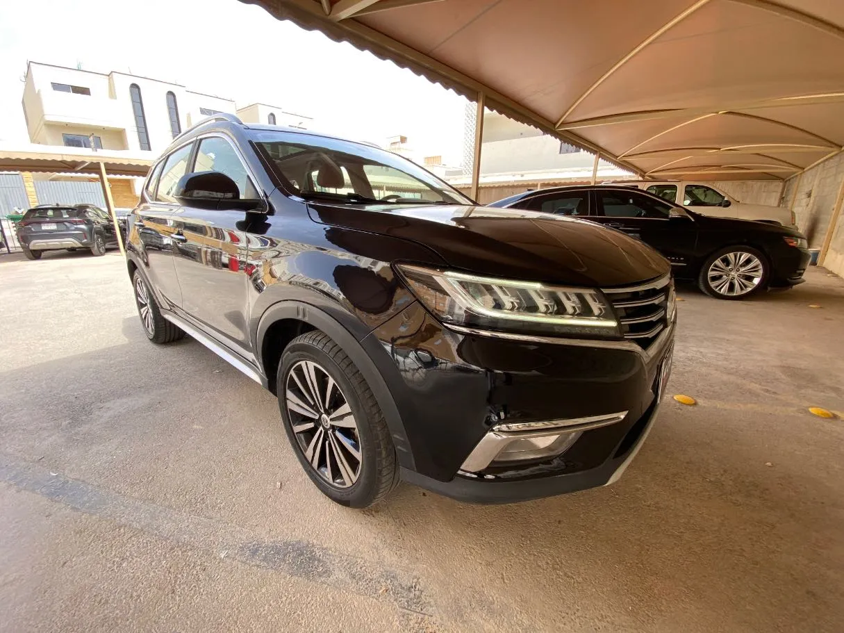 Car image 3