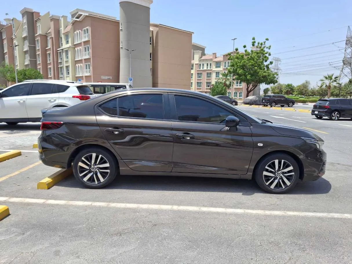 Car image 8