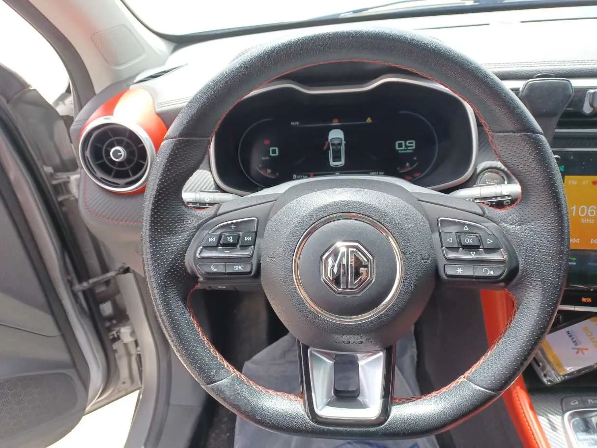 Car image 16