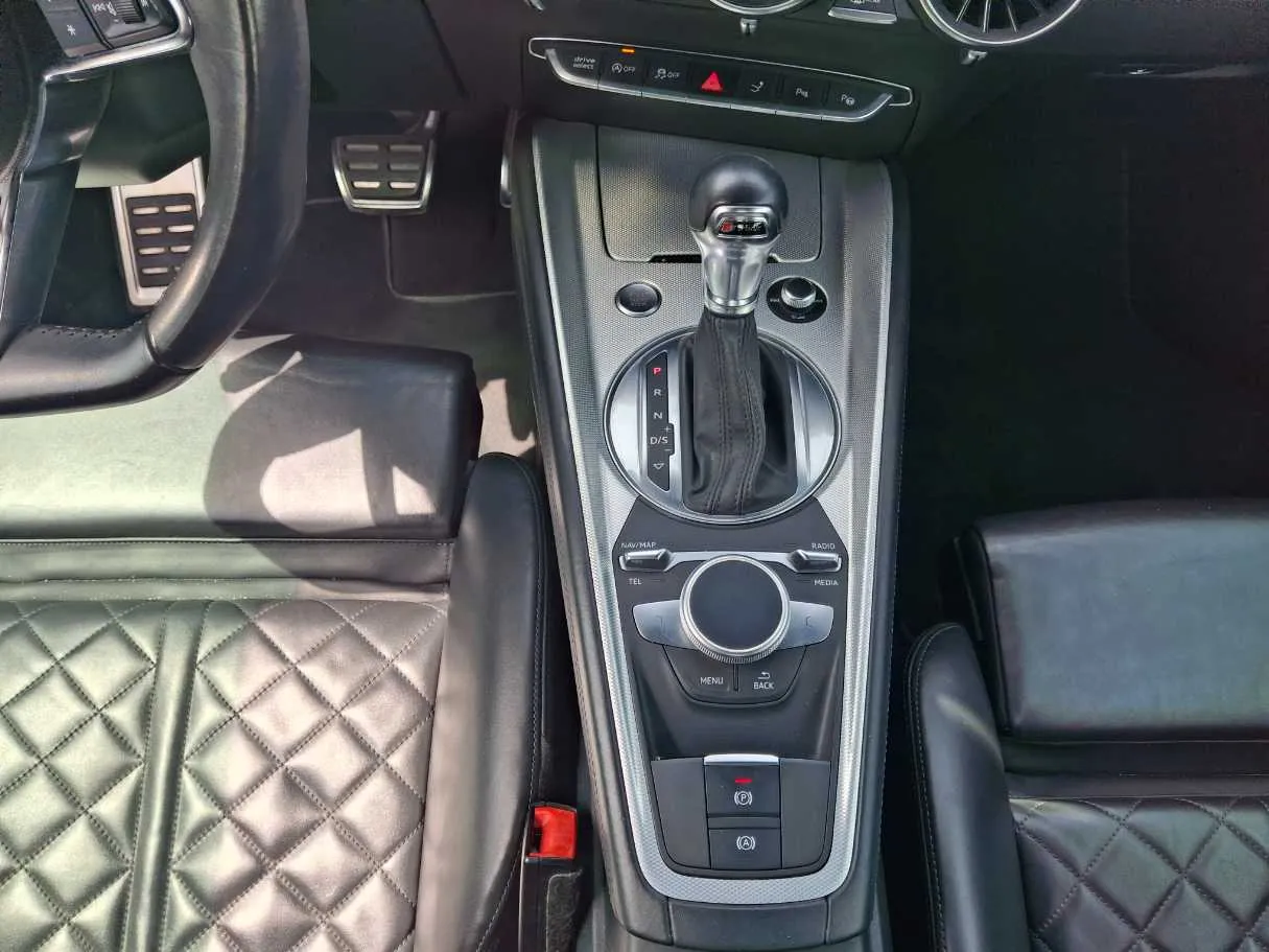 Car image 13