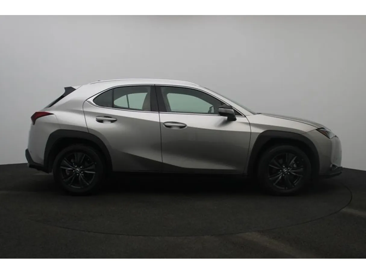Car image 13