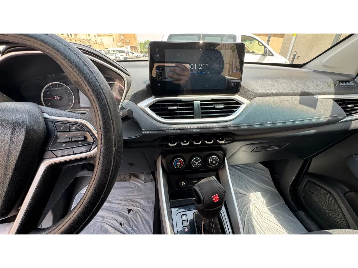 Car image 16