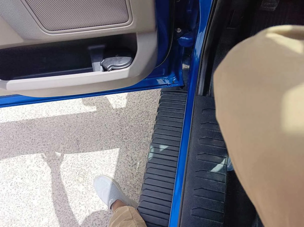Car image 24