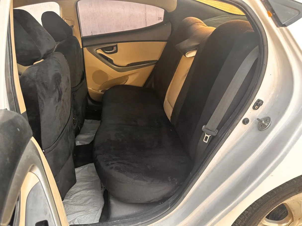 Car image 14