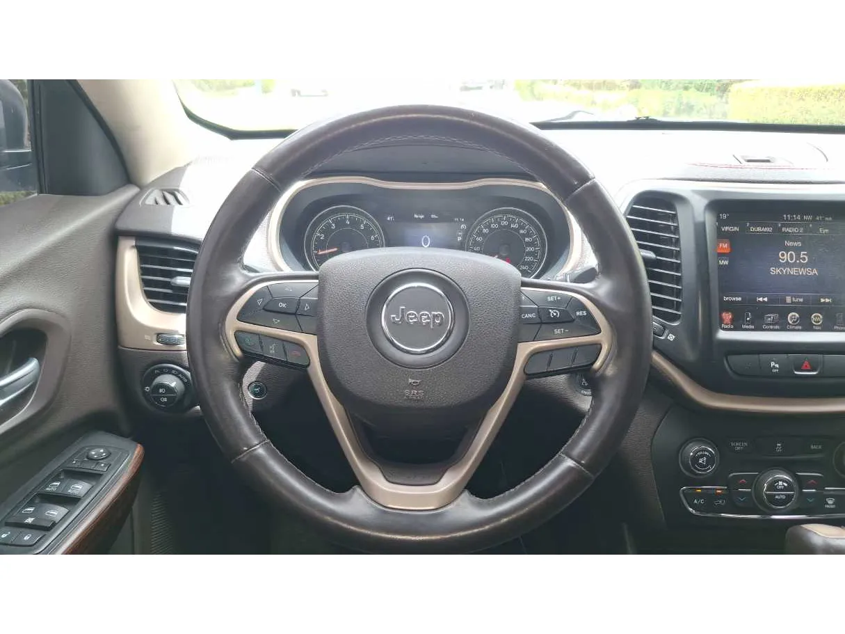Car image 17