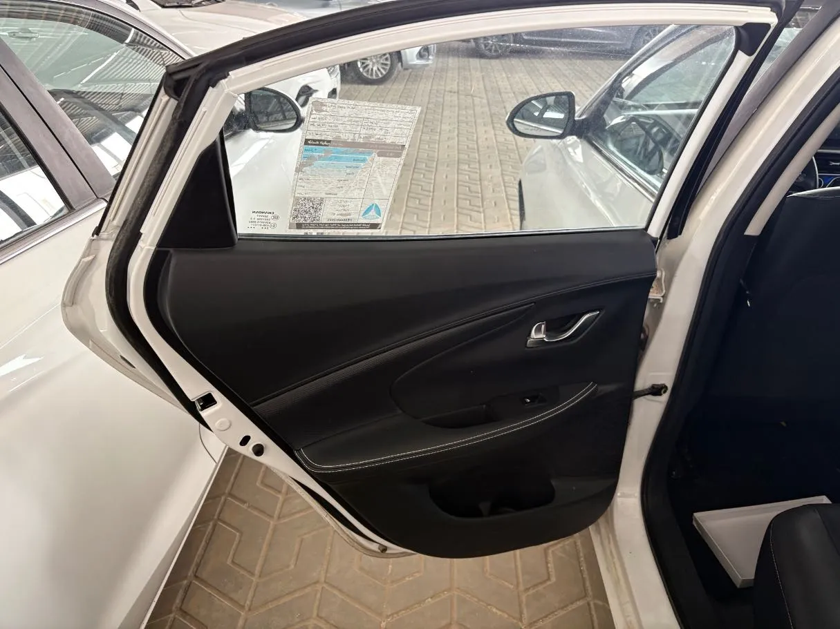 Car image 13