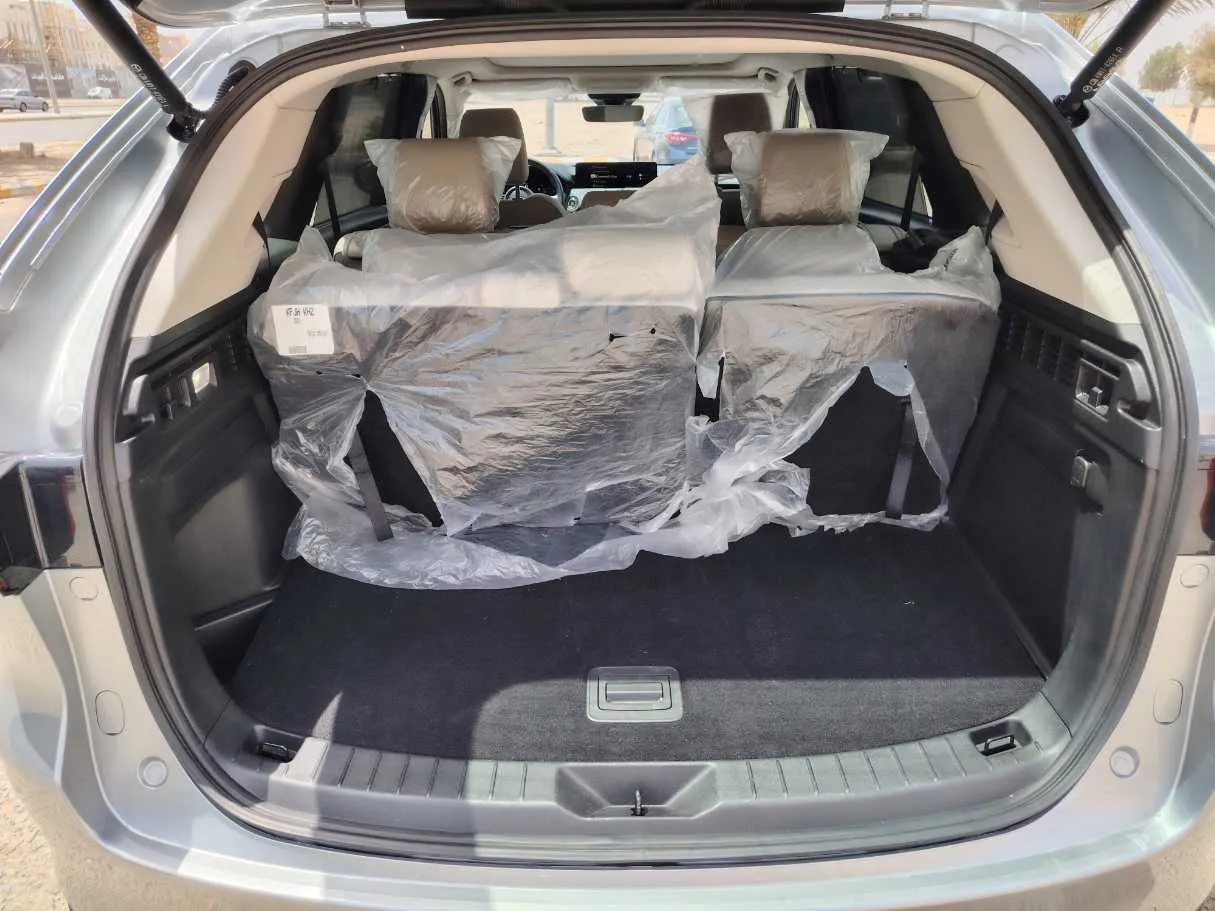 Car image 24