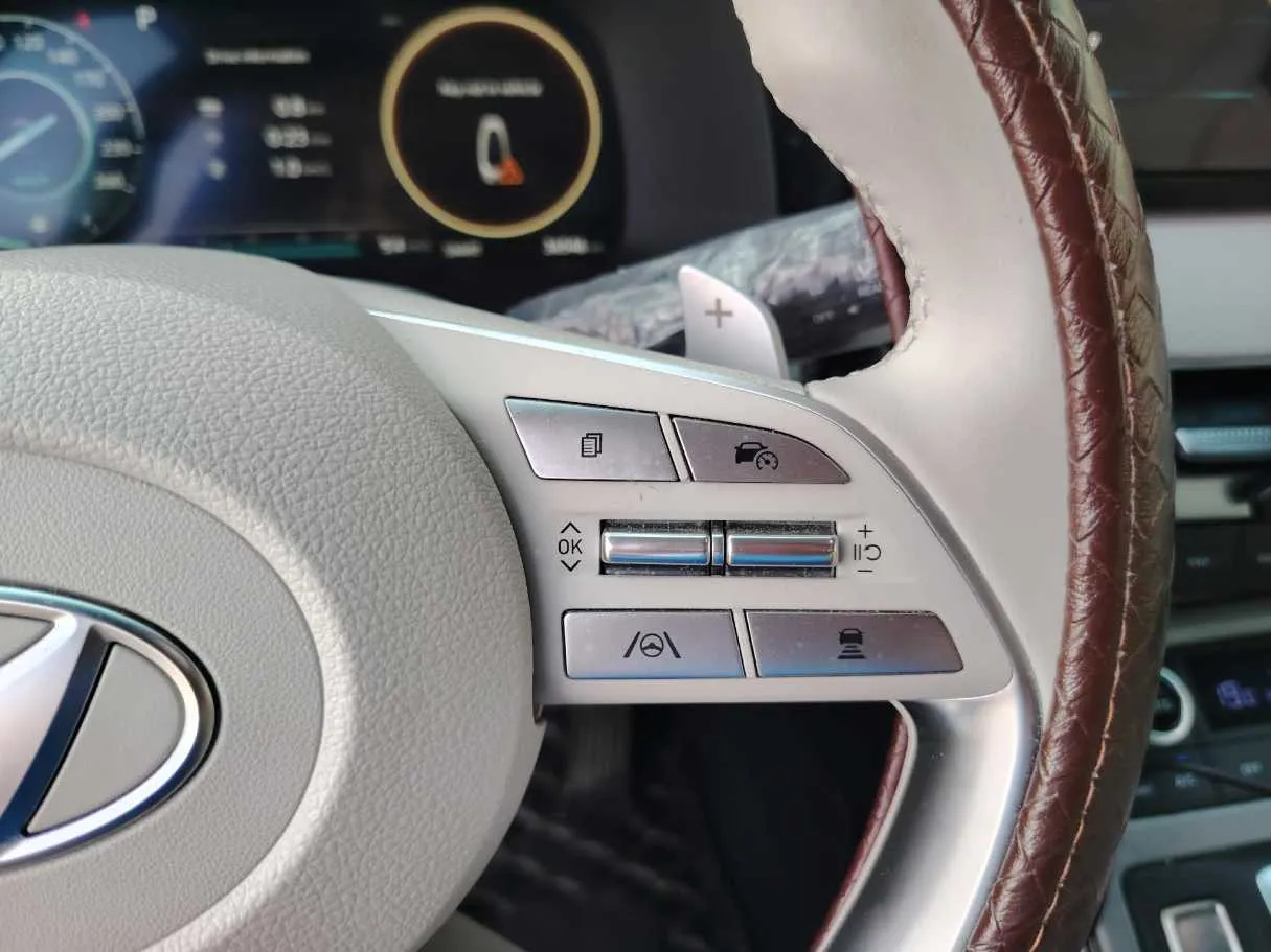 Car image 43