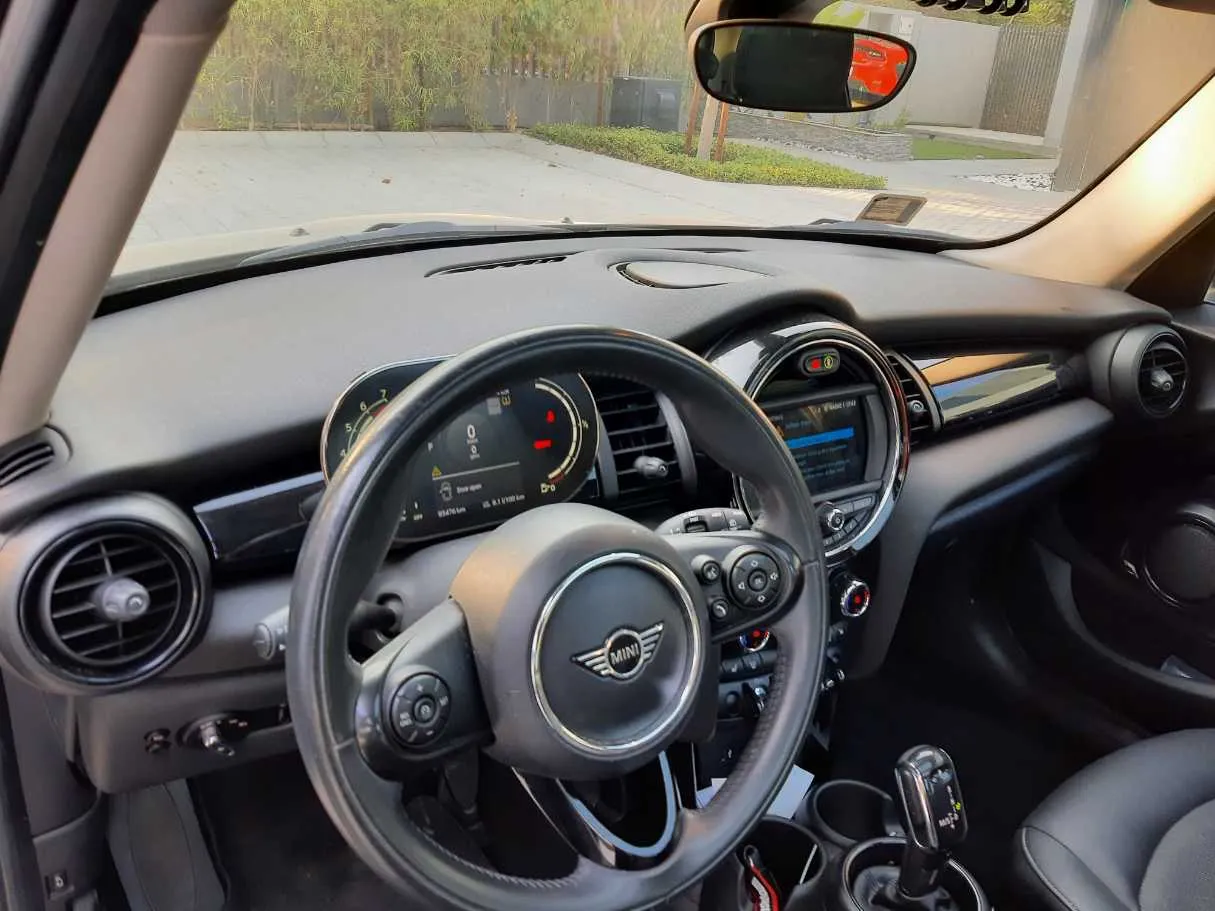 Car image 11