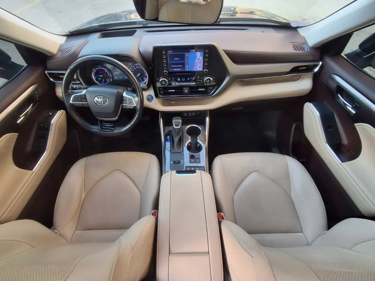 Car image 16