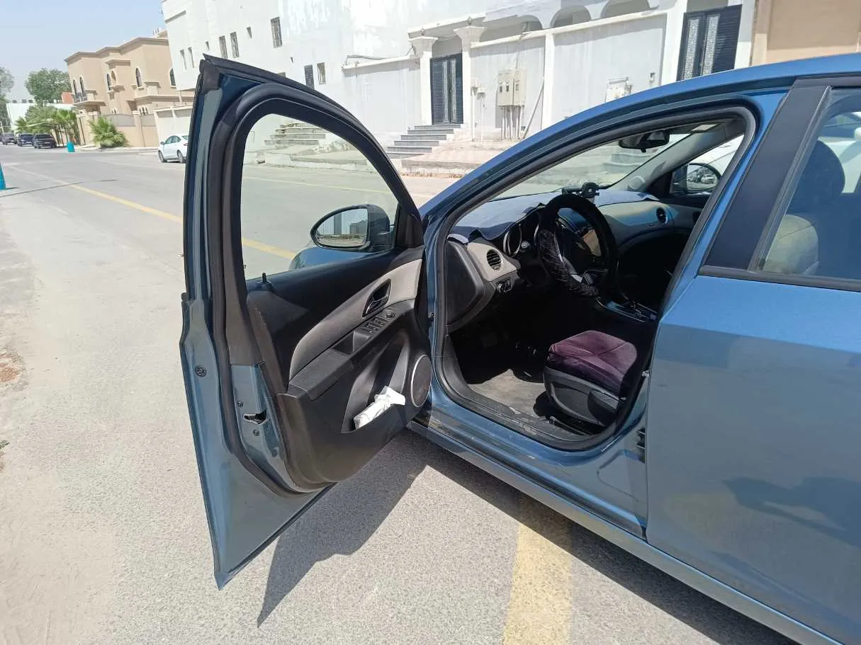 Car image 12