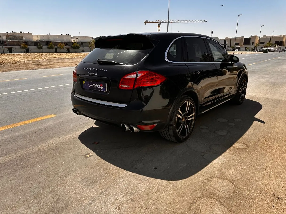 Car image 5
