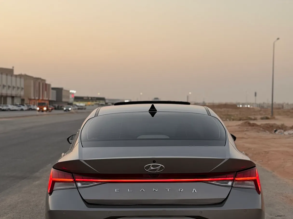 Car image 9
