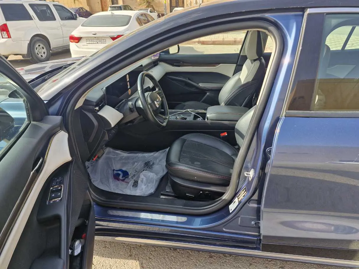 Car image 11