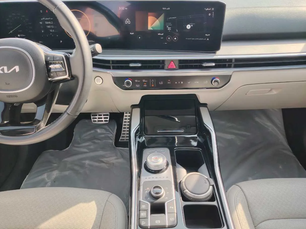 Car image 18