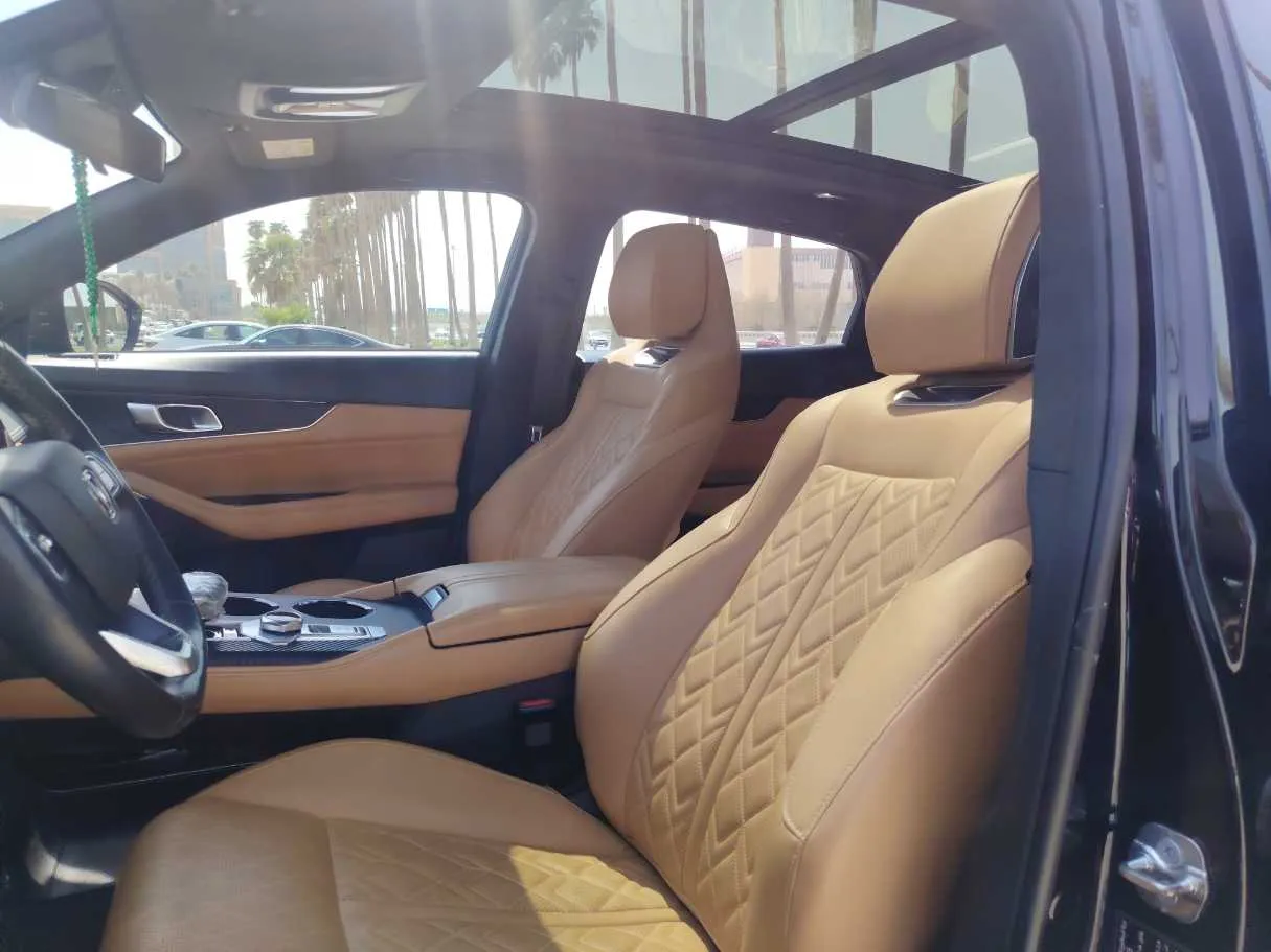 Car image 13