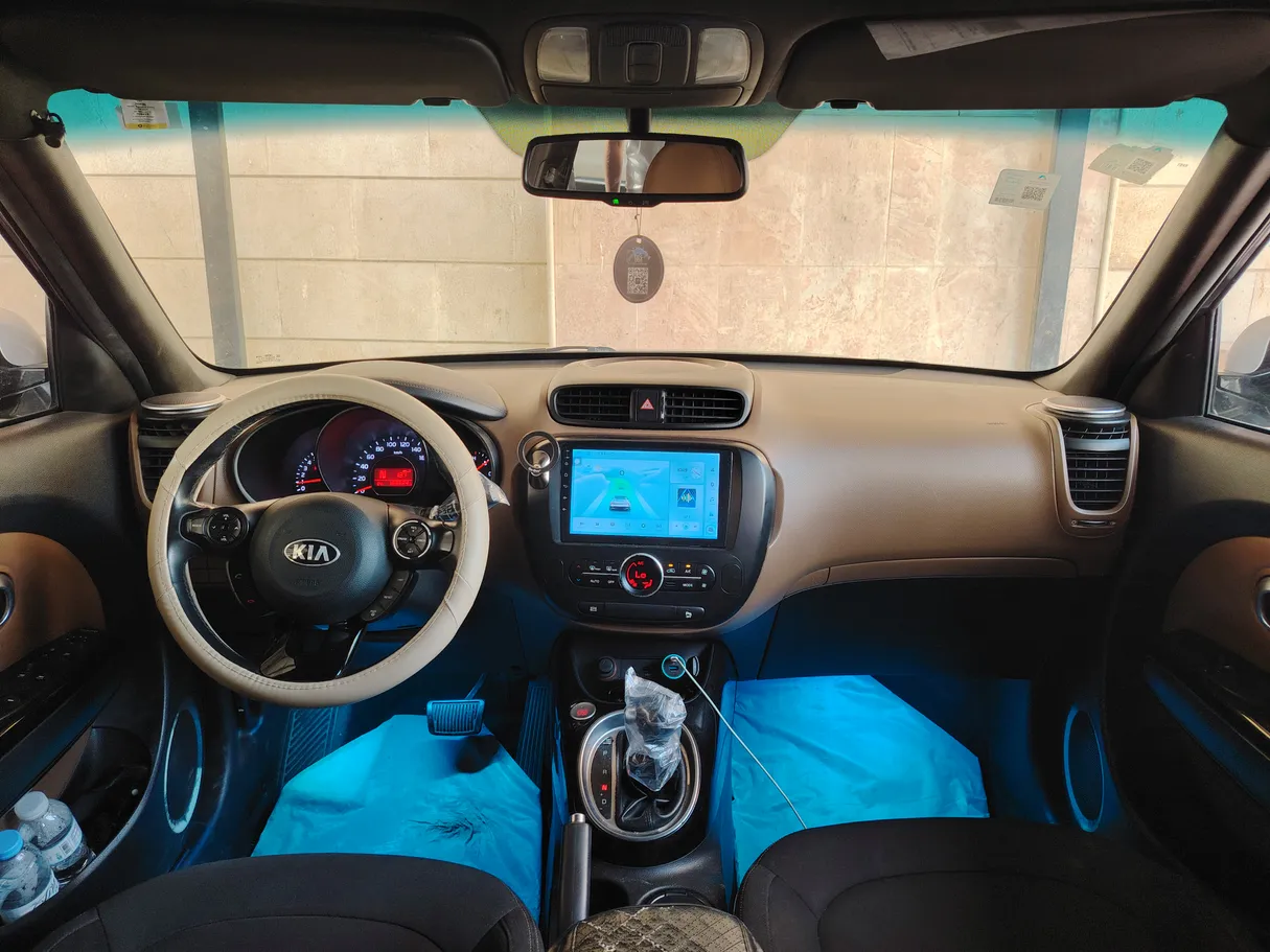 Car image 18