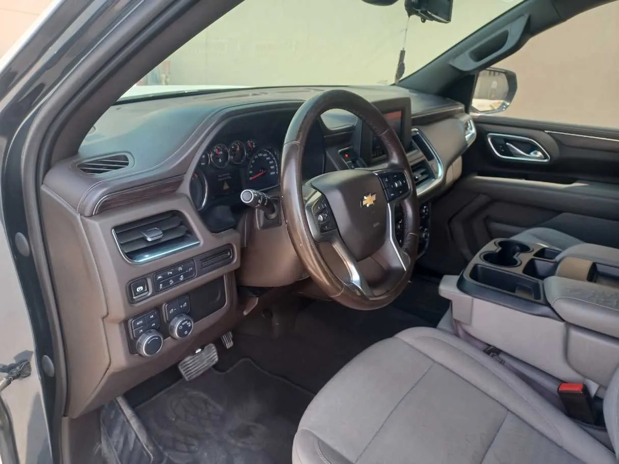 Car image 11
