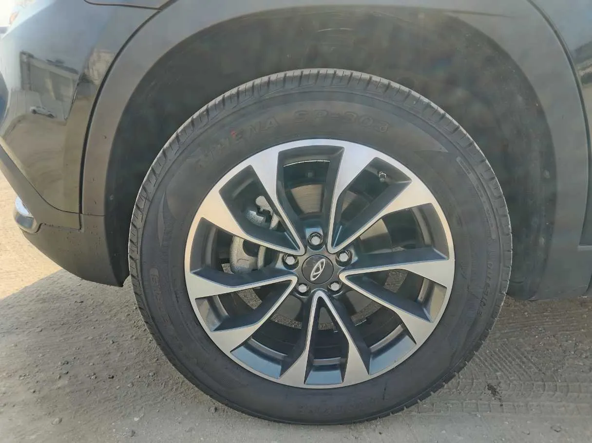 Car image 10