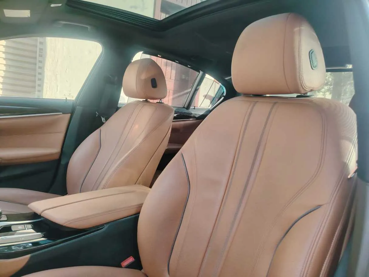 Car image 16