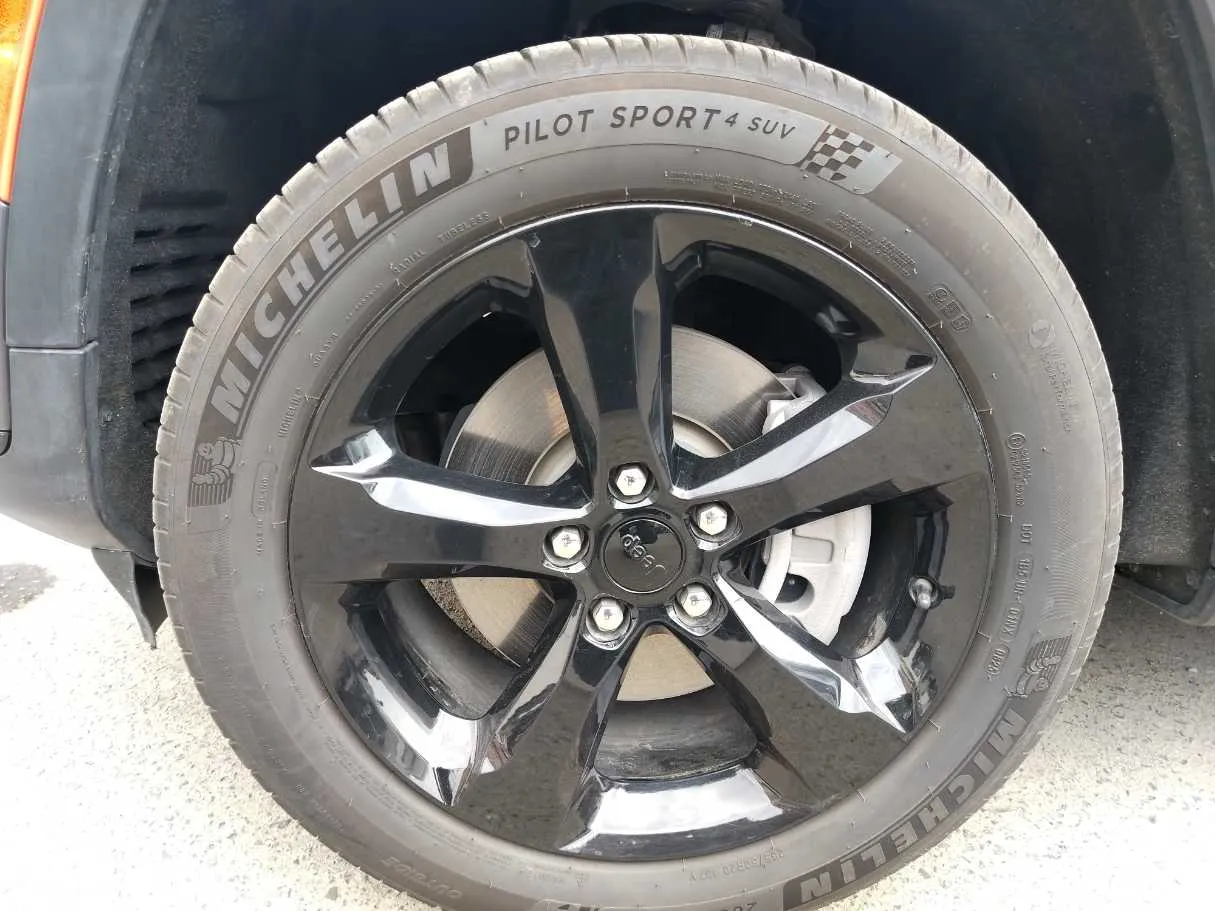 Car image 40