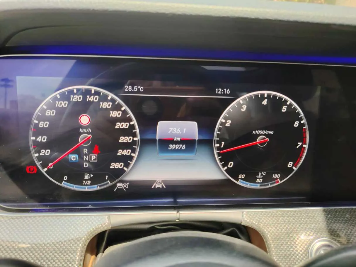 Car image 27