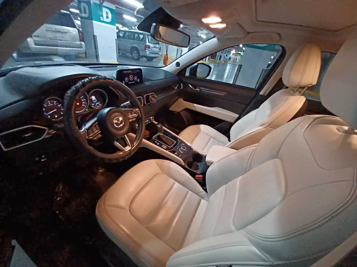Car image 11