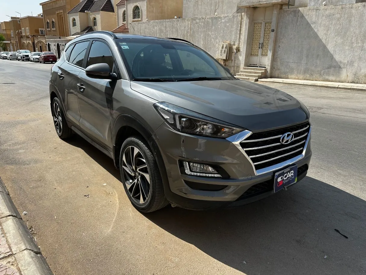 Car image 3