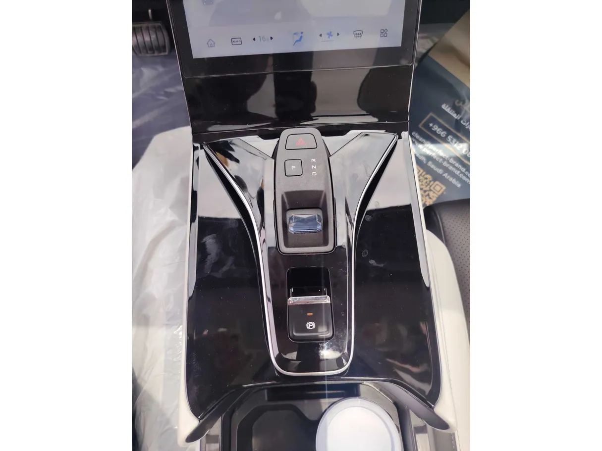 Car image 20