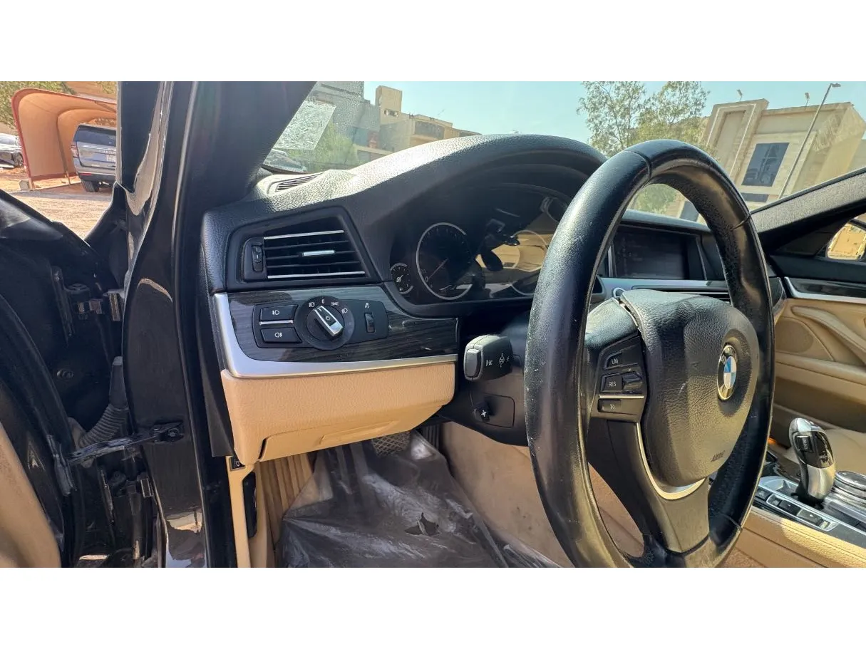 Car image 27