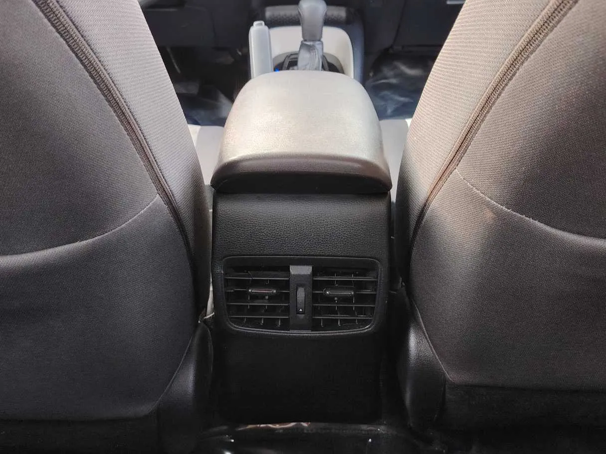 Car image 24
