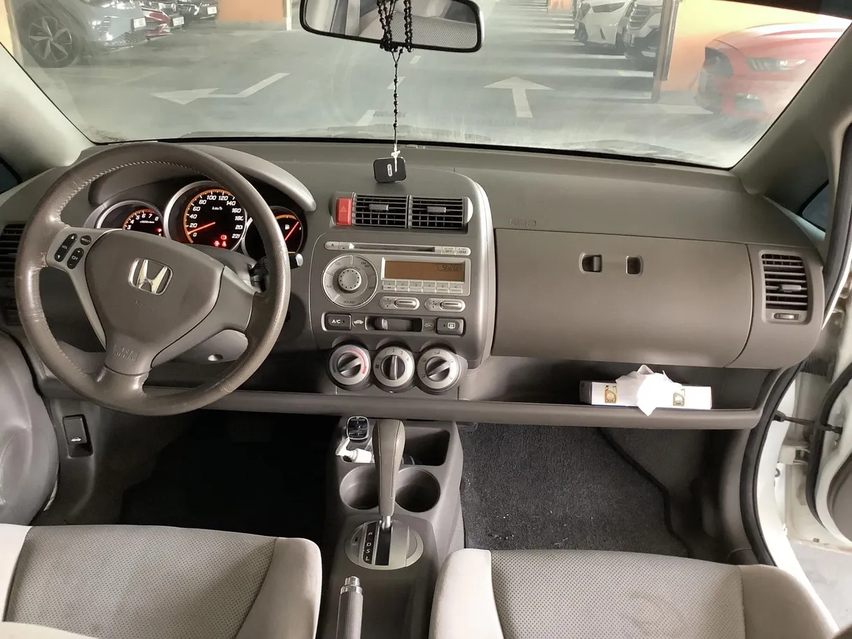 Car image 7