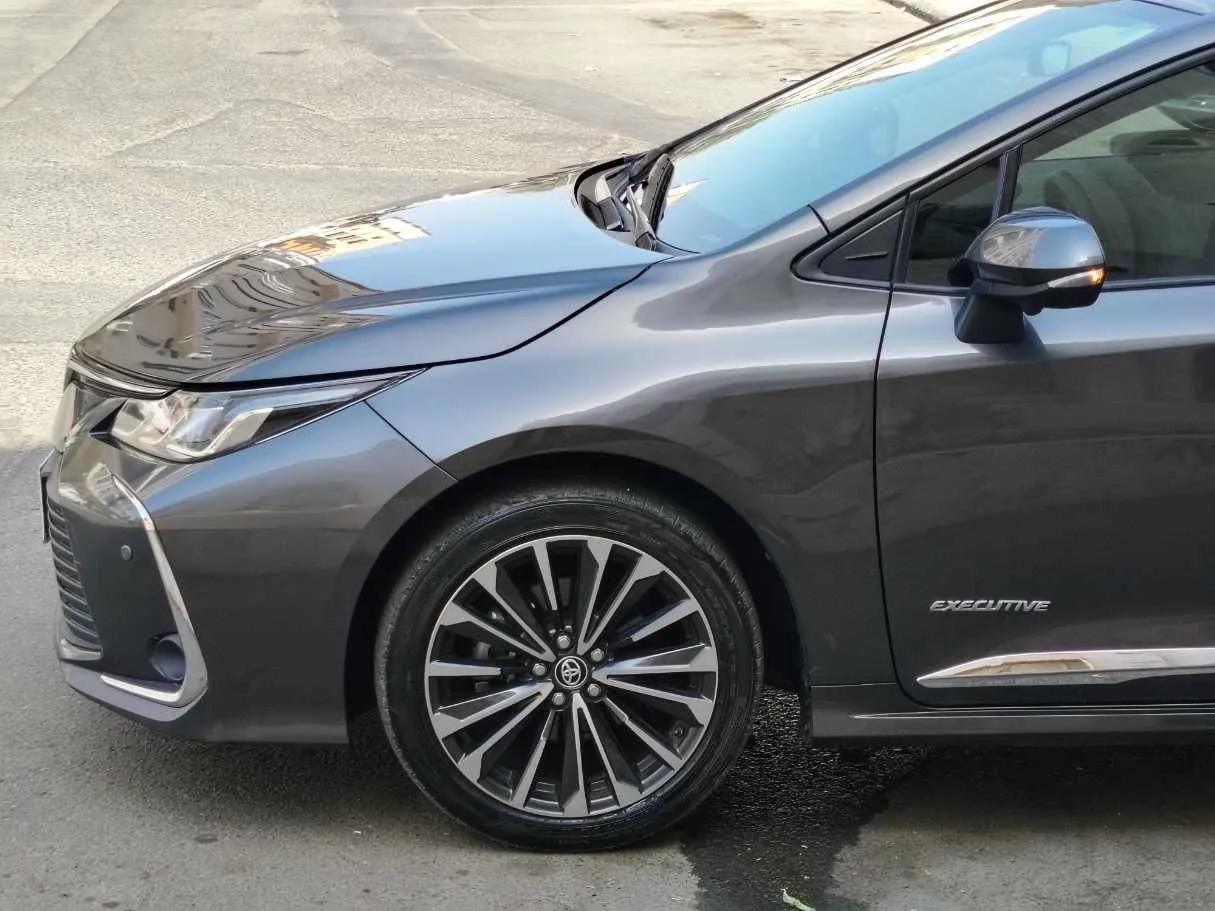 Car image 9