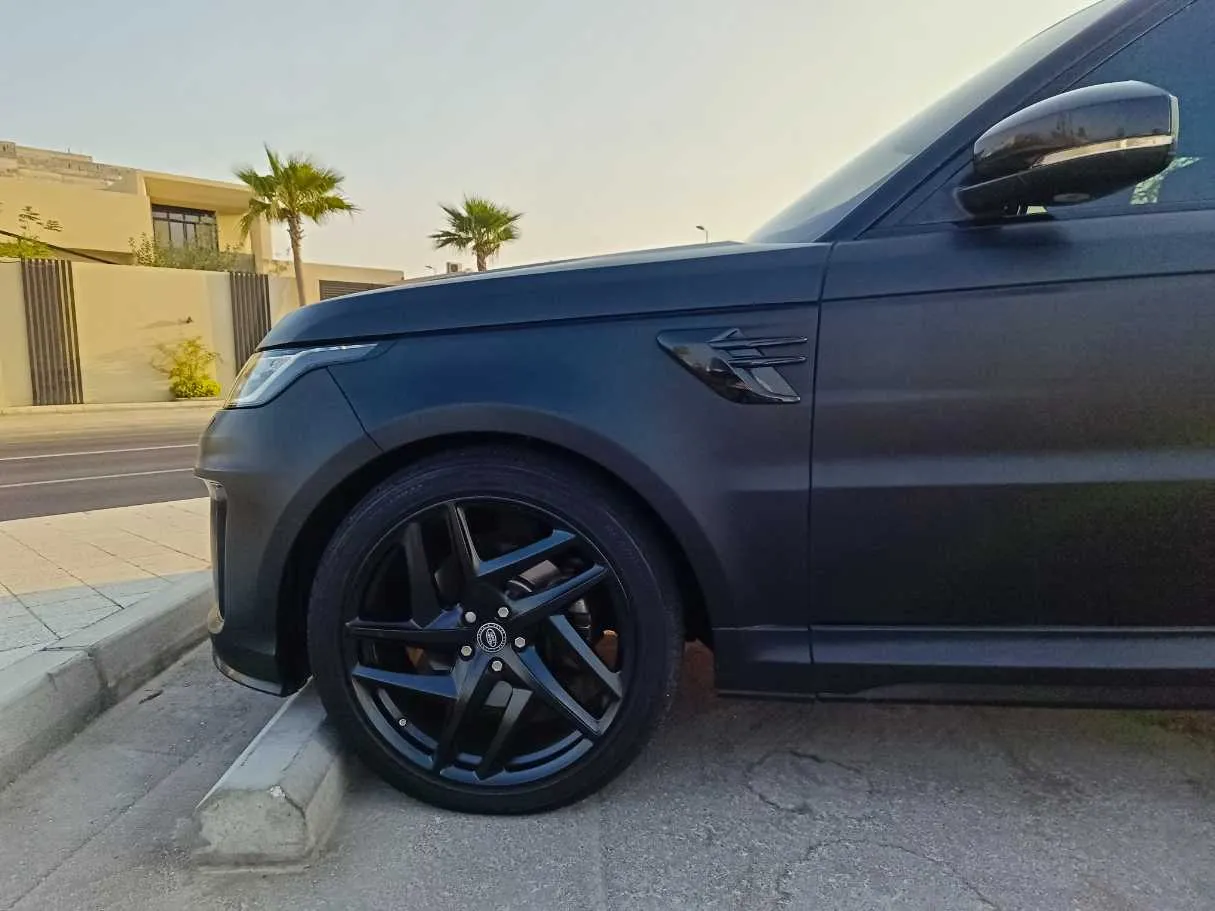 Car image 9