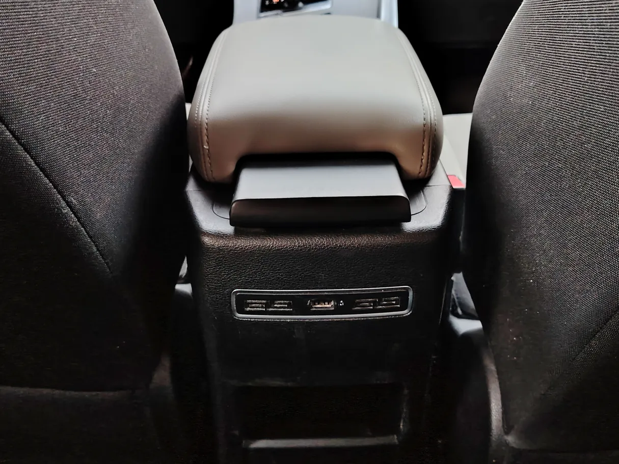 Car image 29