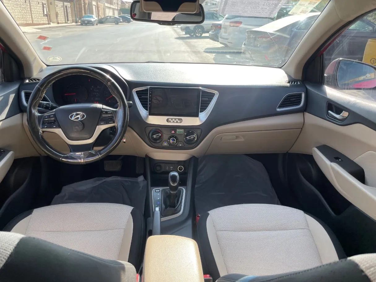 Car image 18