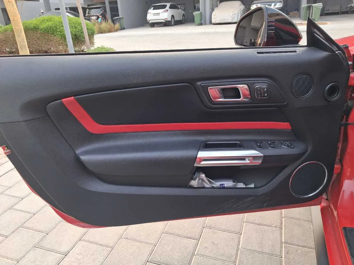 Car image 10