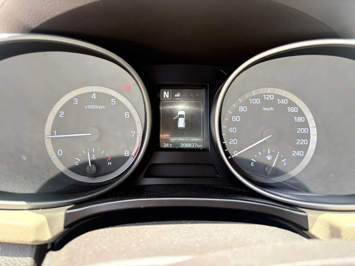Car image 24