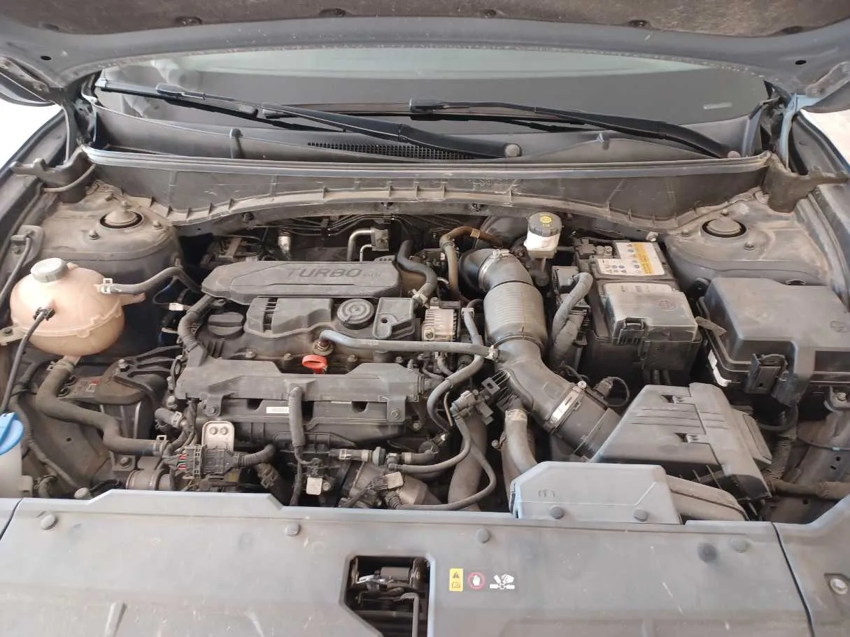 Car image 25