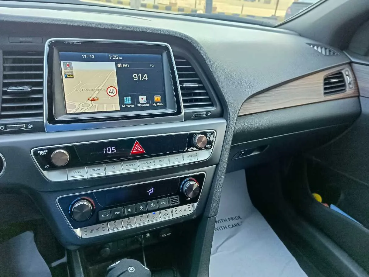 Car image 26