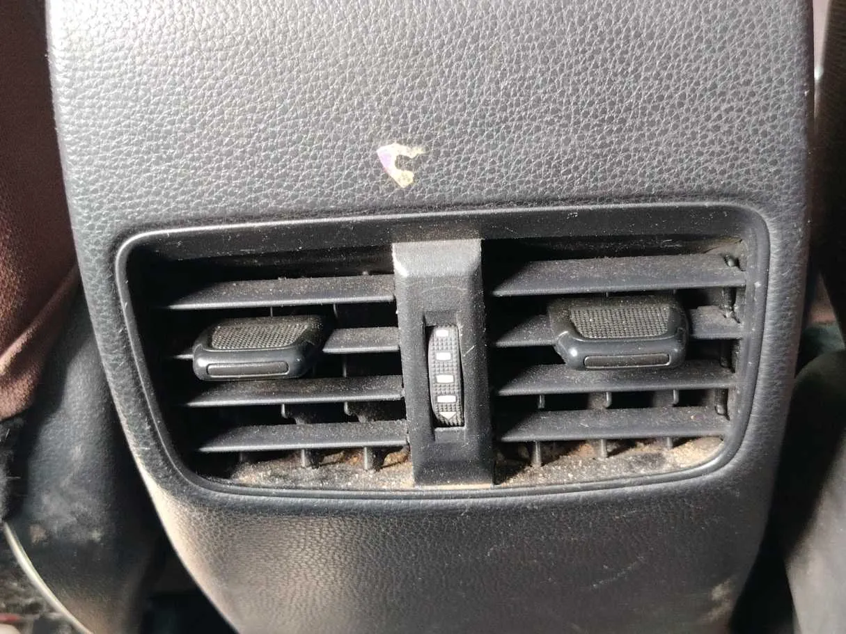 Car image 25