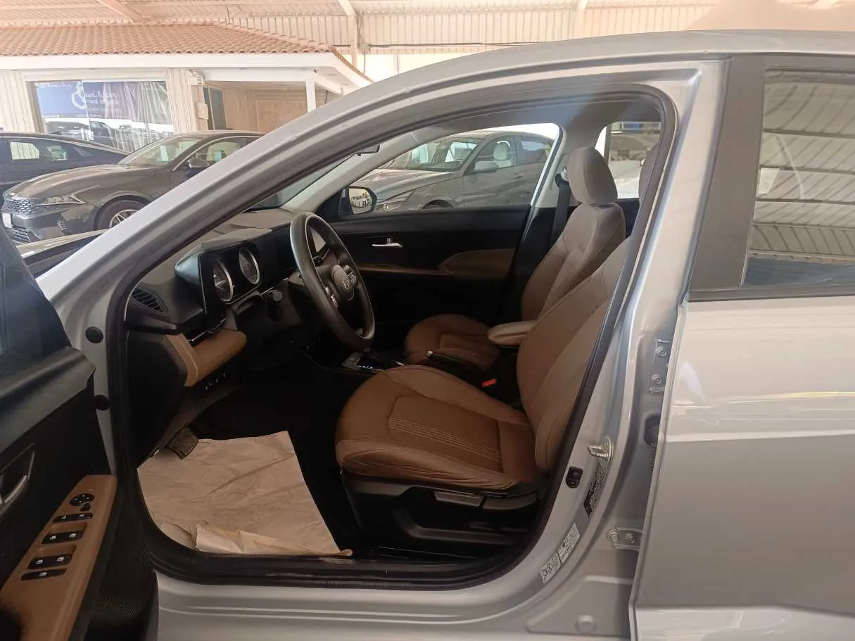 Car image 16