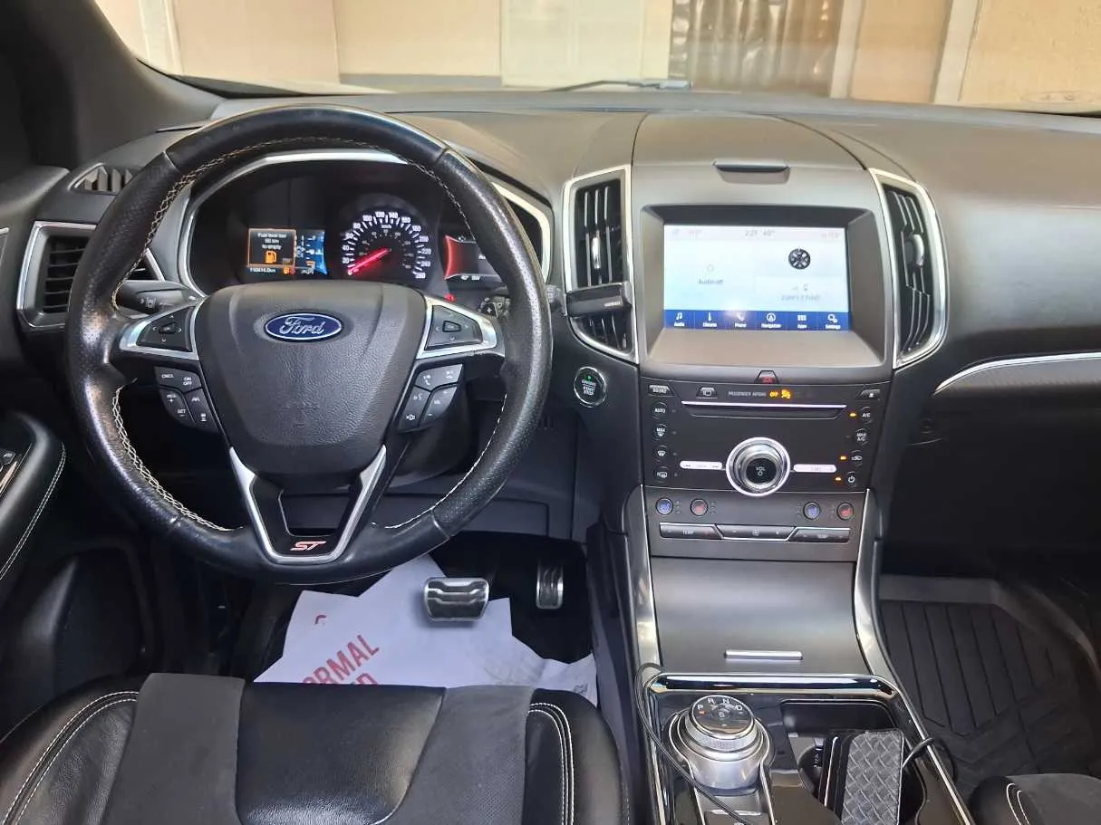 Car image 16