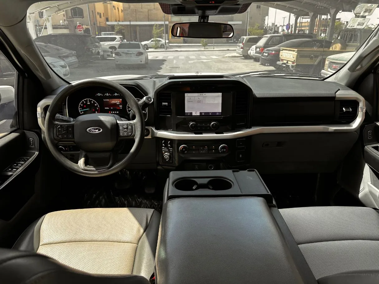 Car image 17