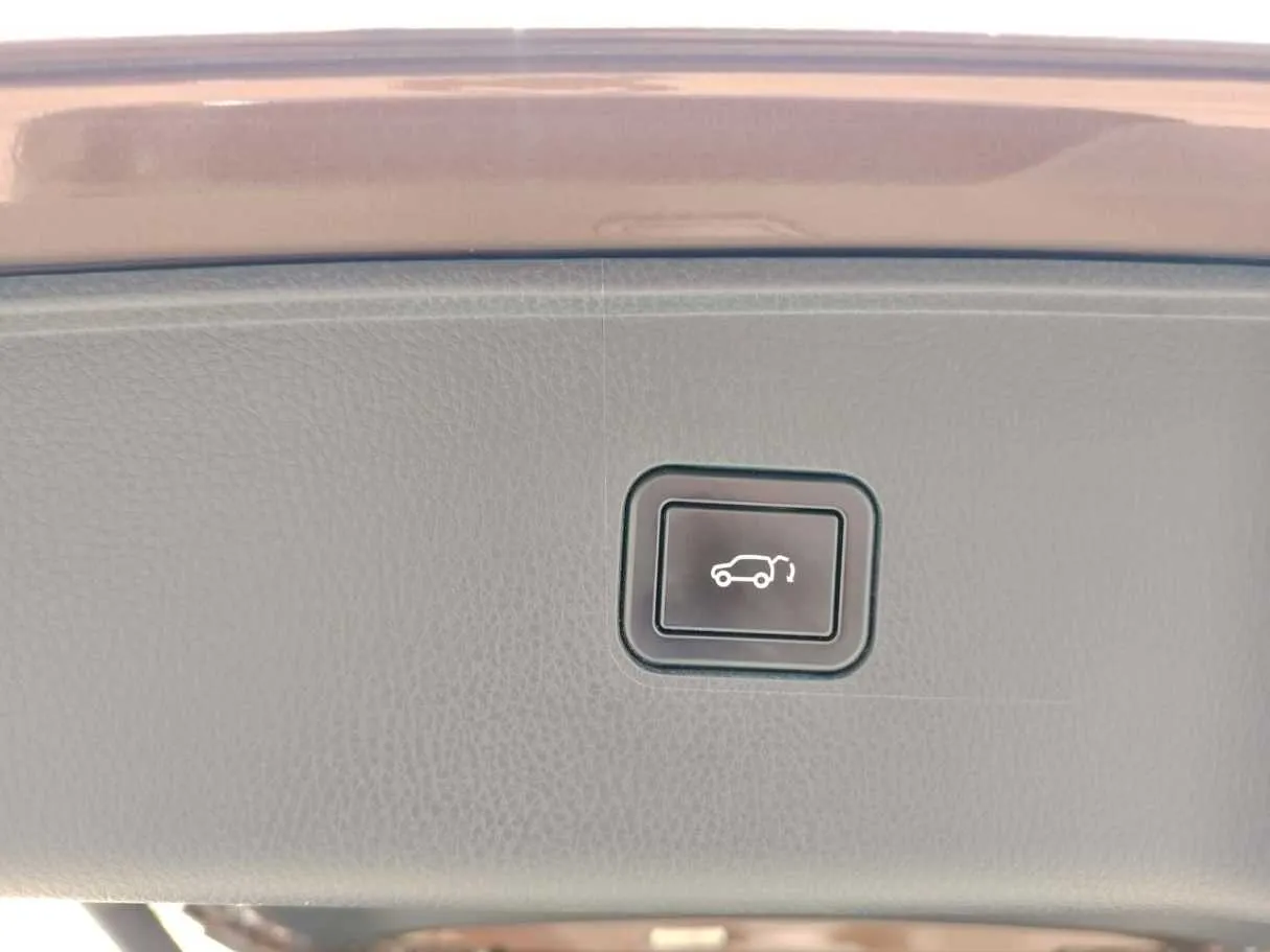 Car image 34