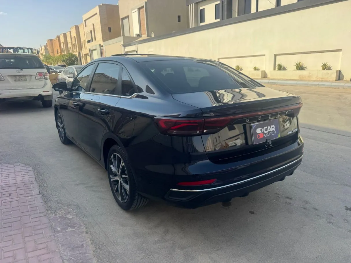 Car image 7